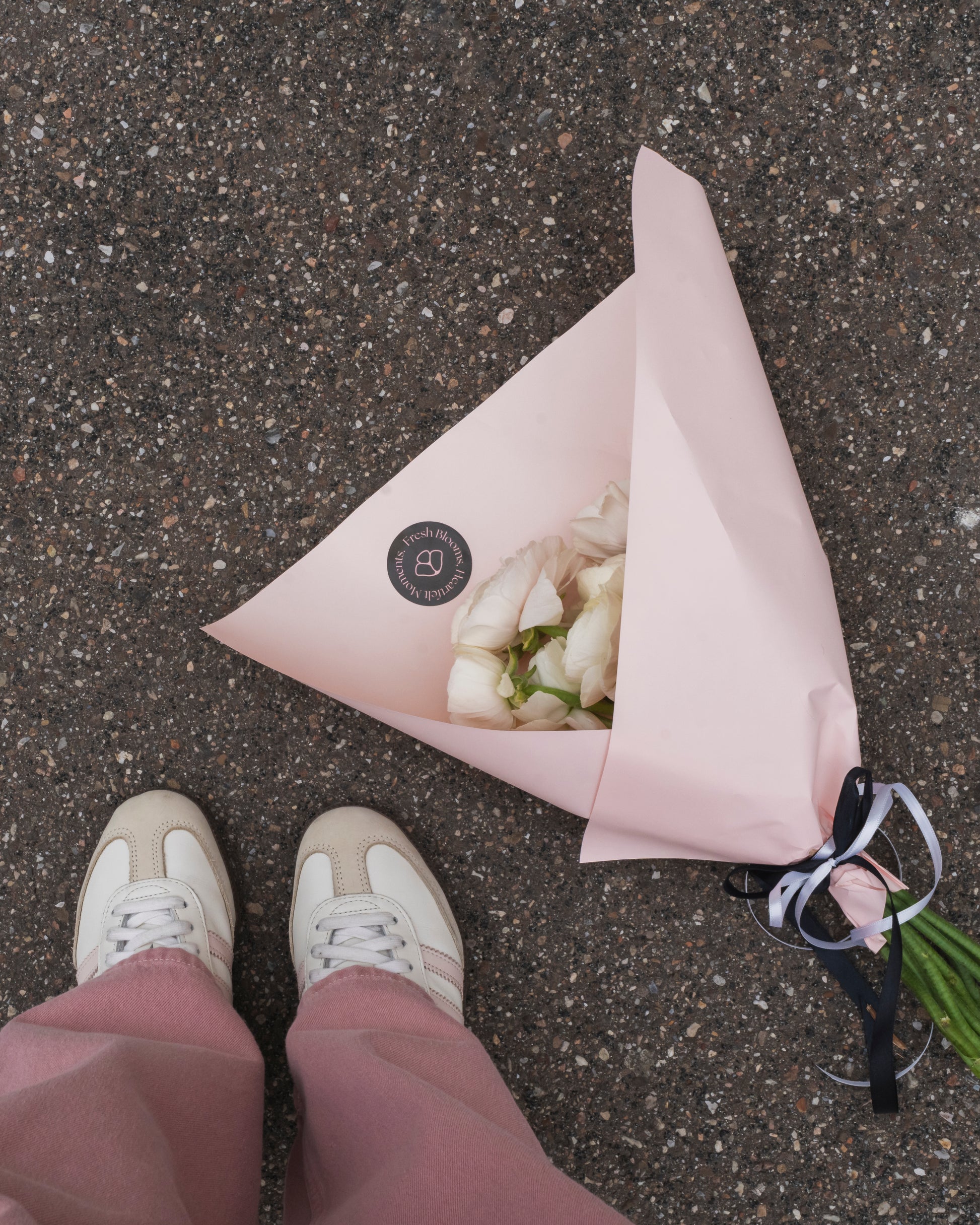 ranunculus light pink - the flowerzzz 